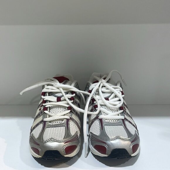 Fila Women’s Sneakers - Picture 5 of 9